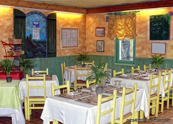 Contact Hotel Restaurant La Chaumiere Entre Orgeval Et Flins A13 Sortie 8 Les Mureaux Restoran foto