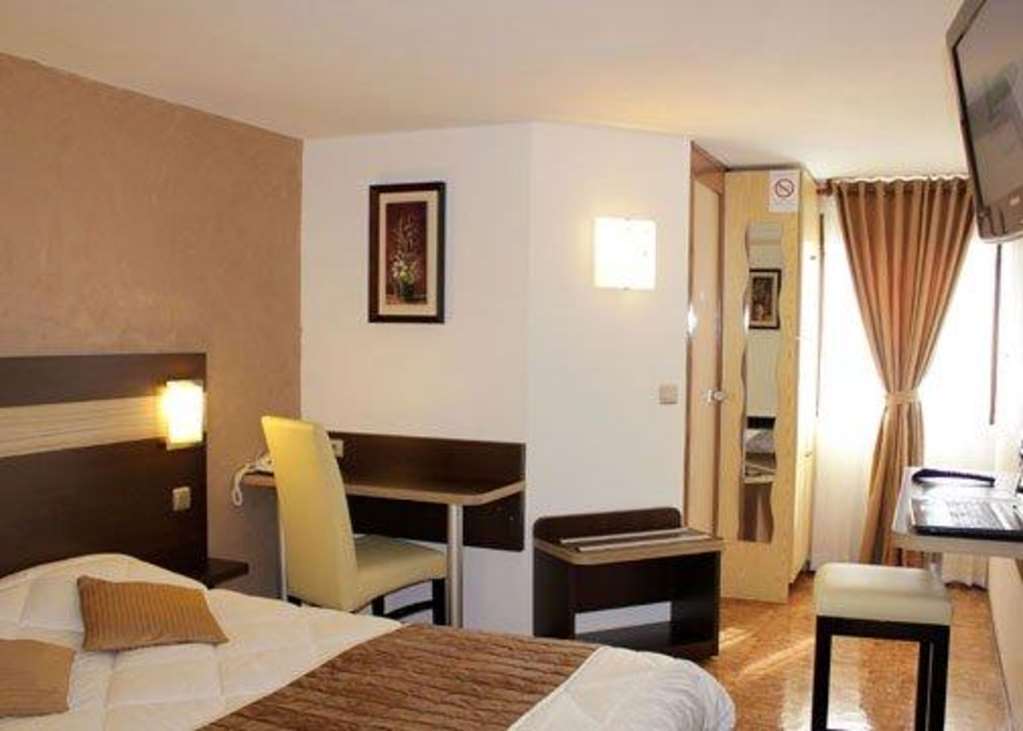 Contact Hotel Restaurant La Chaumiere Entre Orgeval Et Flins A13 Sortie 8 Les Mureaux Ruang foto